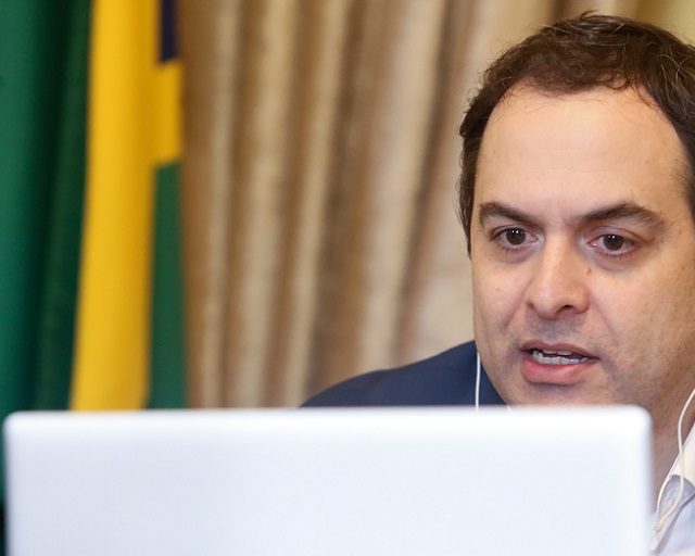 de reduzir pela metade até 2035